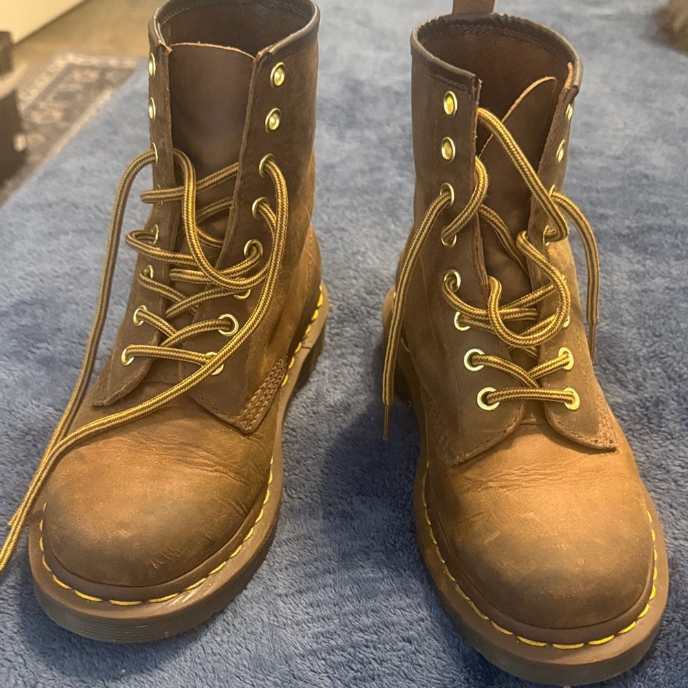 Dr. Martens “Crazyhorse” Brown Leather Boots with gold Eyelets